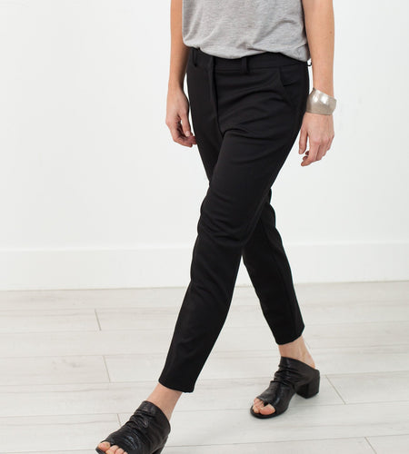 Stretch Fitted Pant in Black