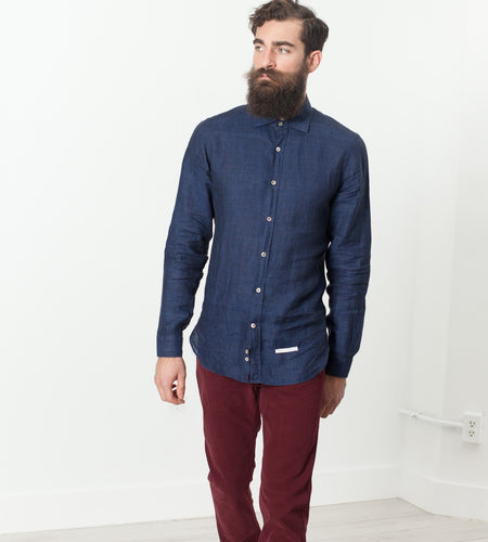 Button Up Shirt in Navy